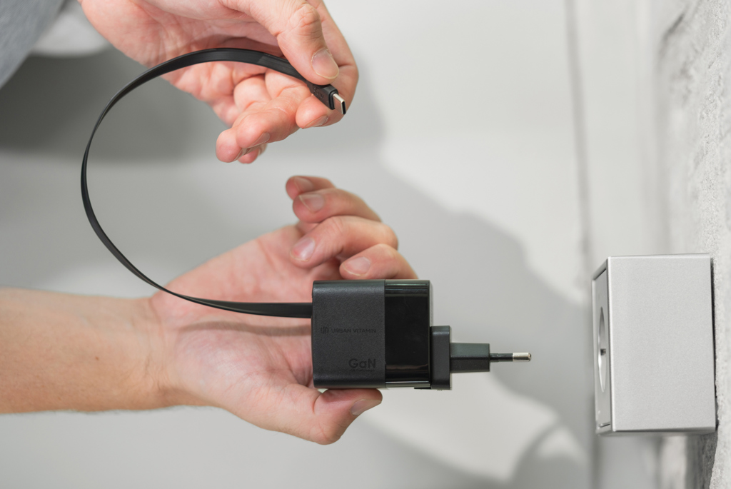 Cargador GaN Mendocino con cable retráctil Urban Vitamin 65W - Imagen 5