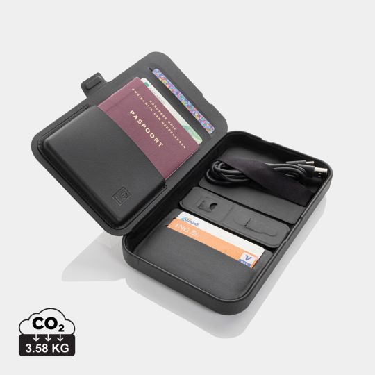 Estuche viaje reciclado RCS Swiss Peak con cargador 3 en 1