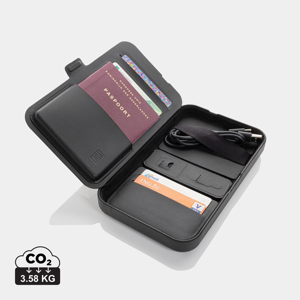Estuche viaje reciclado RCS Swiss Peak con cargador 3 en 1