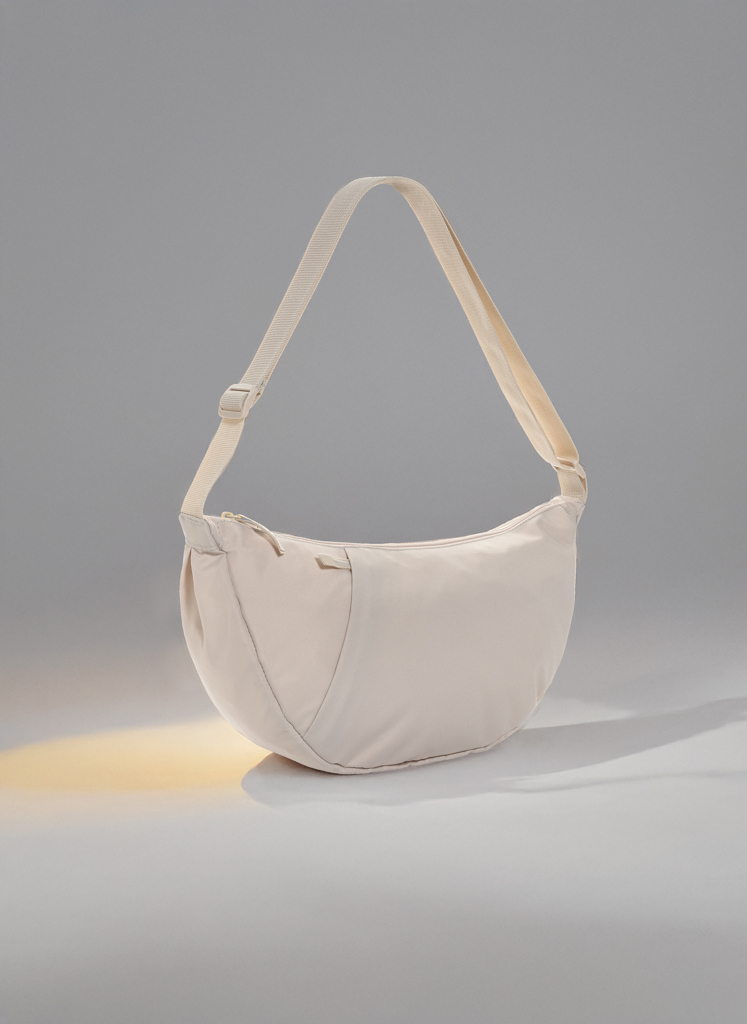 Bolsa bandolera de media luna Crescent XL AWARE™ RPET - Imagen 7